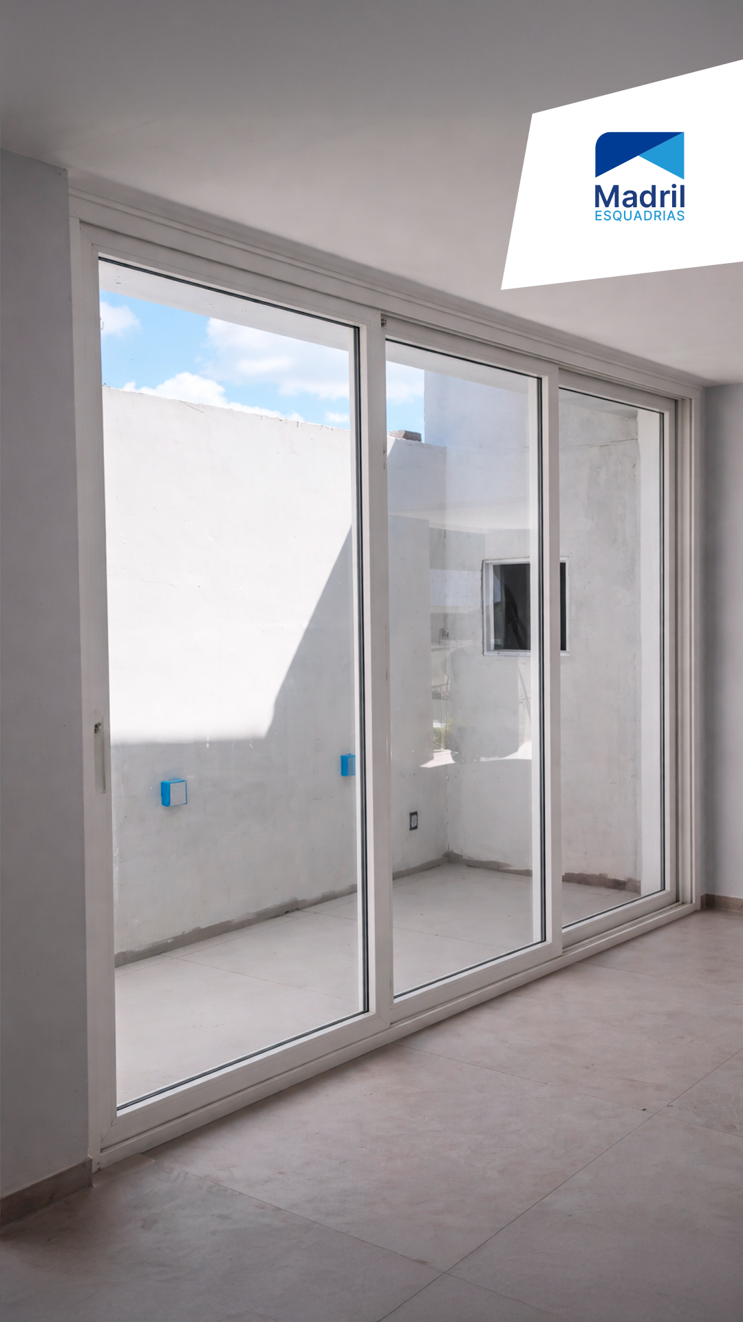 Esquadria branca de alumínio