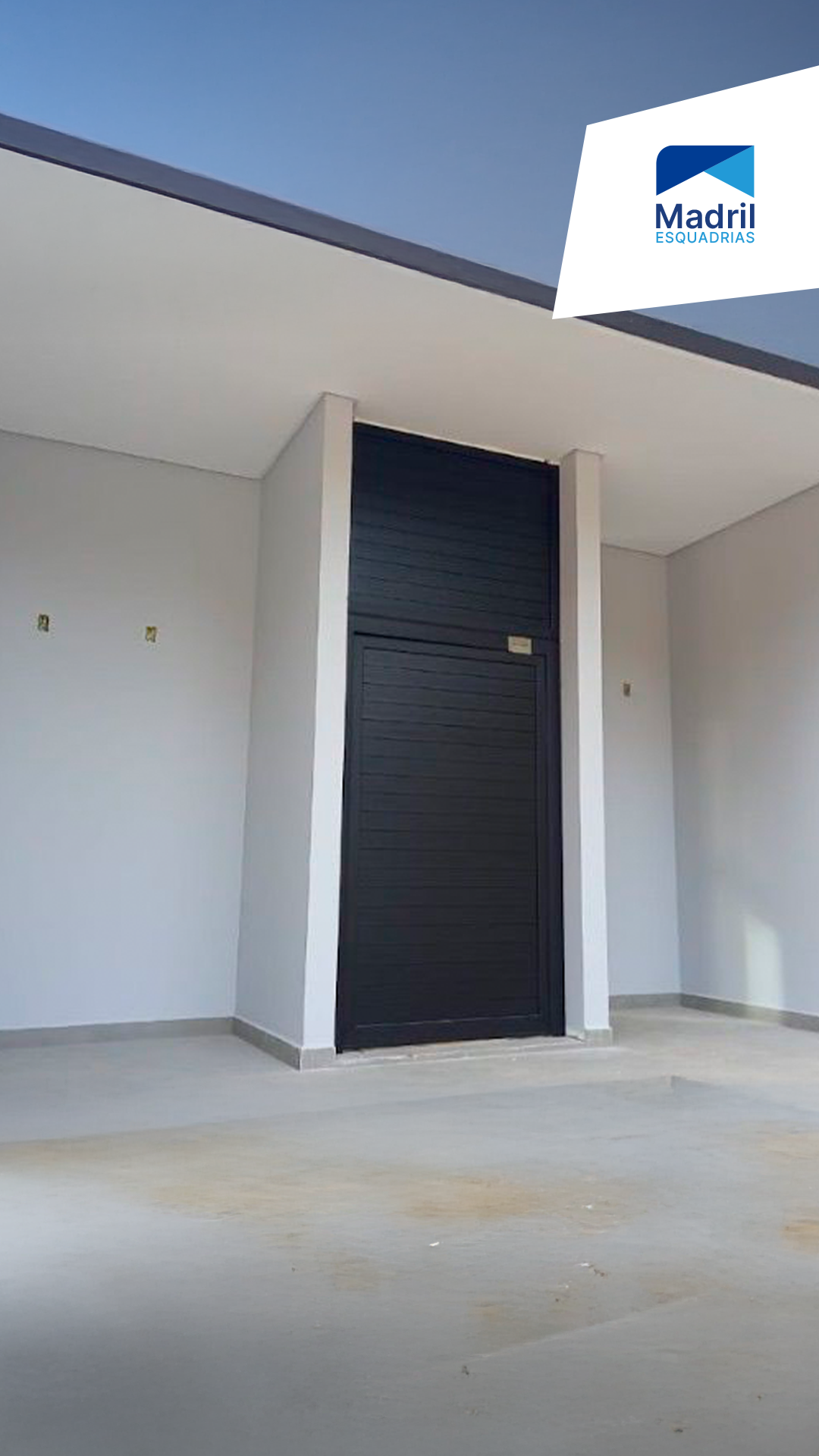 Porta preta de alumínio