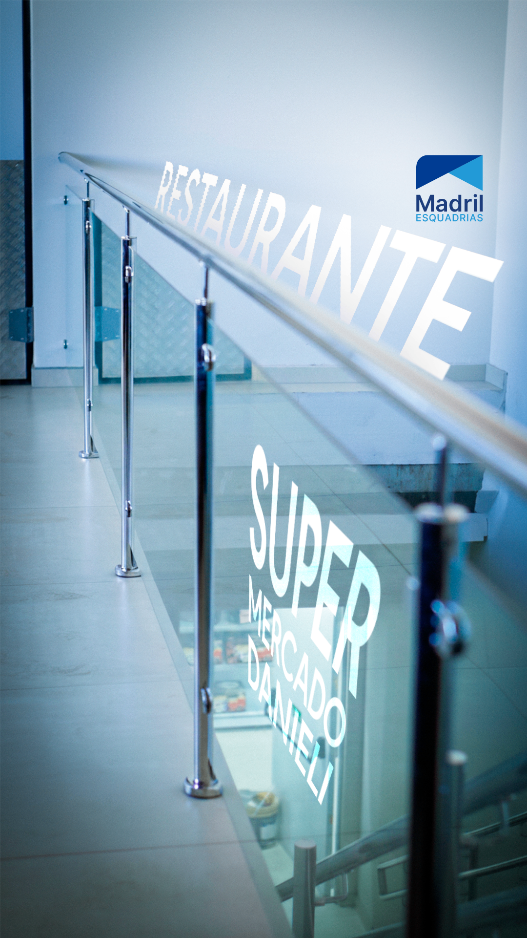 Guarda-corpo em vidro e inox para restaurante